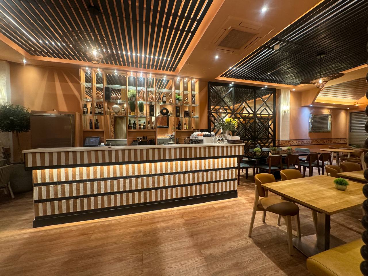 805 Restaurant — frame 3