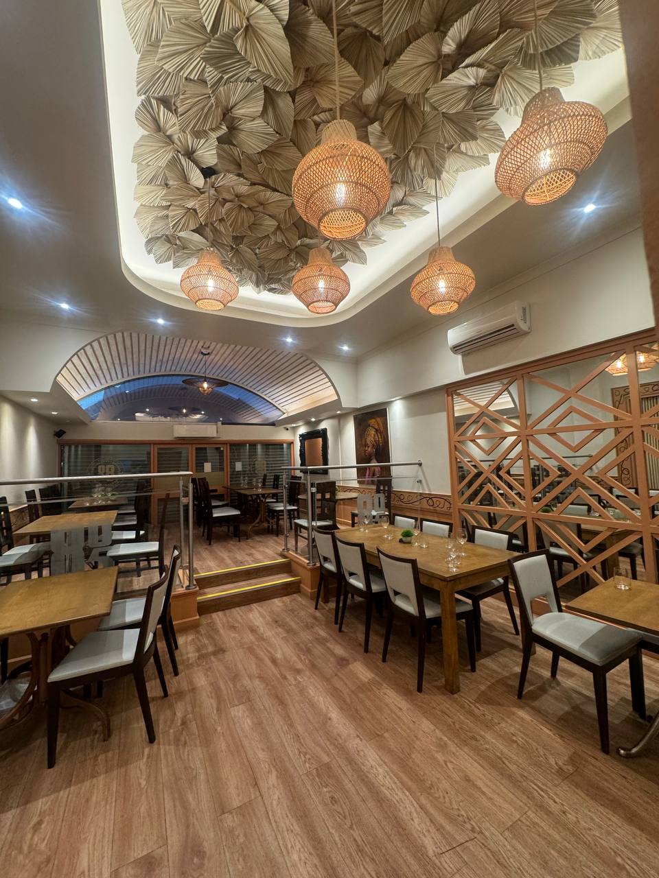 805 Restaurant — frame 4