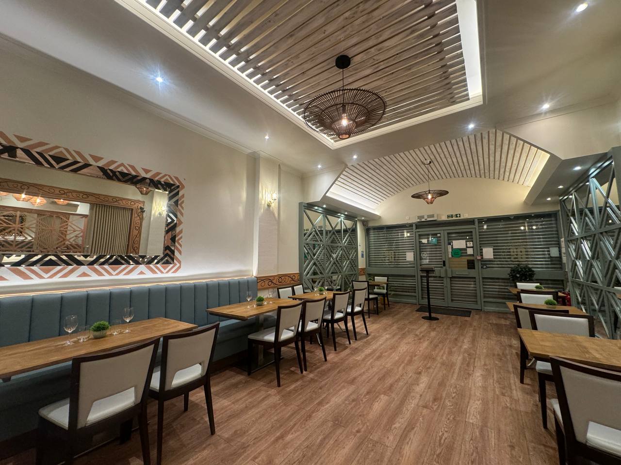 805 Restaurant — frame 6
